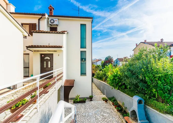 Comfortable Apartment Puh With Built Barbecue In Pula