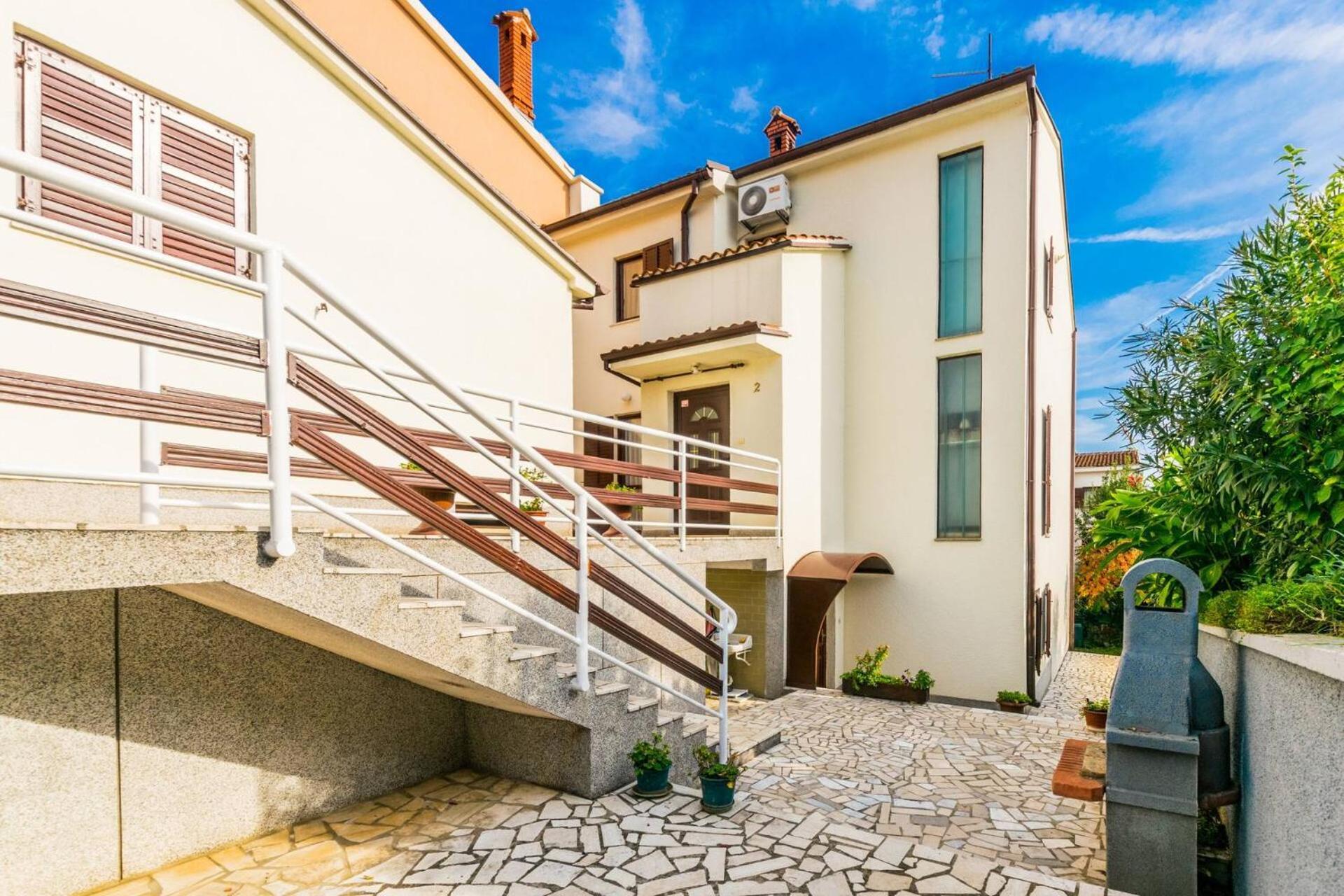 Comfortable Puh With Built Barbecue In Apartment Pula