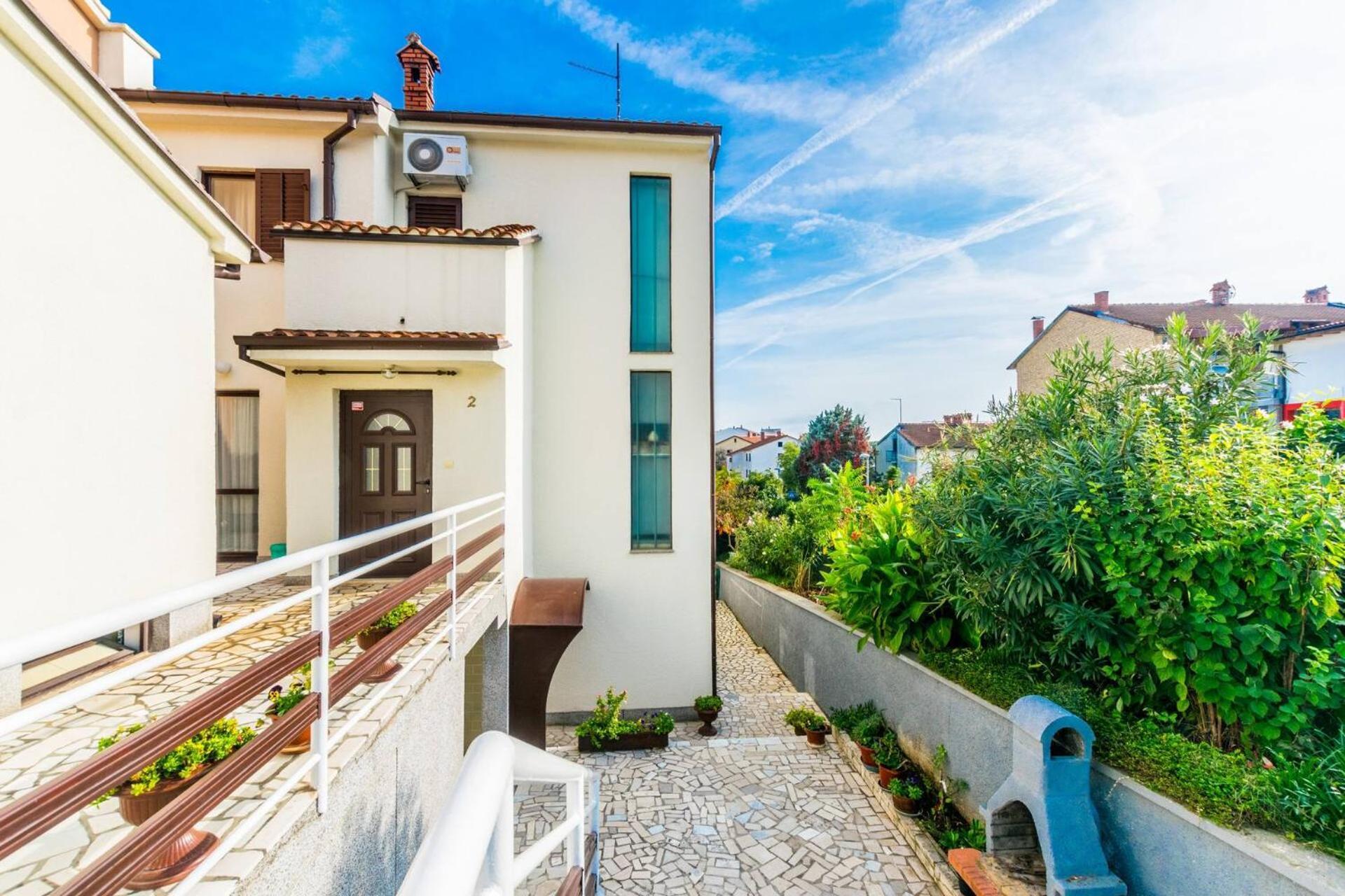 Comfortable Puh With Built Barbecue In * Pula